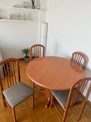 Mesa de comedor extensible y 4 sillas