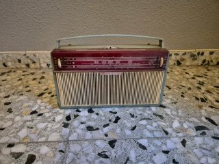 Radio Antigua Roja y Gris