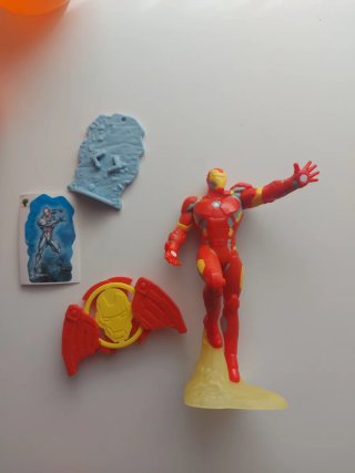 Figura Iron Man Vengadores Kinder
