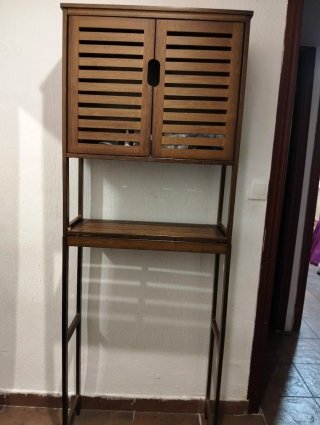 Estantería de baño de madera