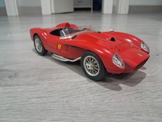 ferrari 250 testa rossa burago 1:18