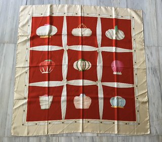 Pañuelo Bulgari rojo y beige de seda
