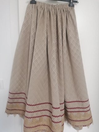Falda traje regional beige y oro