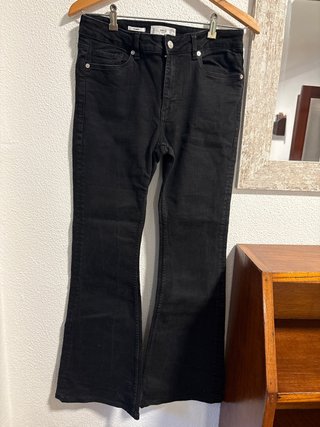 Pantalón flare mango