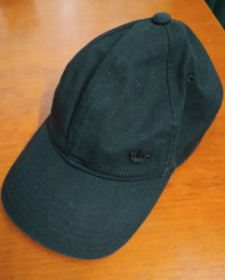 Gorra adidas Negra