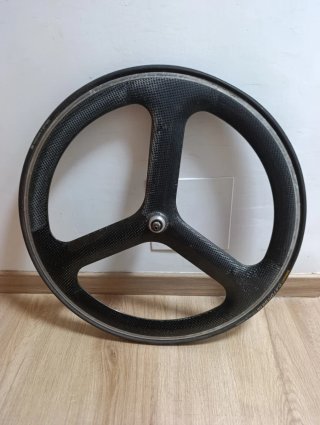 Rueda de Carbono de Tres Palos