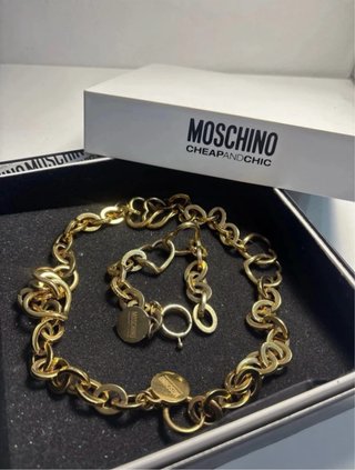 Set Collar y Pulsera Moschino Dorados