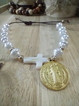 Pulsera Rosario Perlas y Medalla San Benito