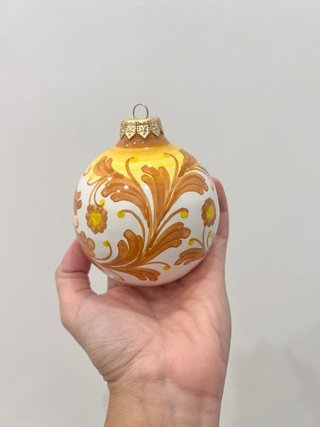Pallina di Natale in ceramica decorata a mano