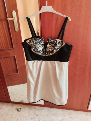 Traje de mujer bicolor