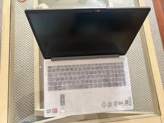 Lenovo IdeaPad 1 Ryzen 3 8GB 256GB SSD 15,6"