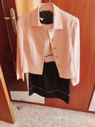 Traje de Mujer Beige y Negro