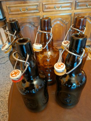 5 bottiglie birra vuote con tappo porcellana