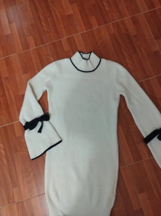 Vestido de punto blanco y negro