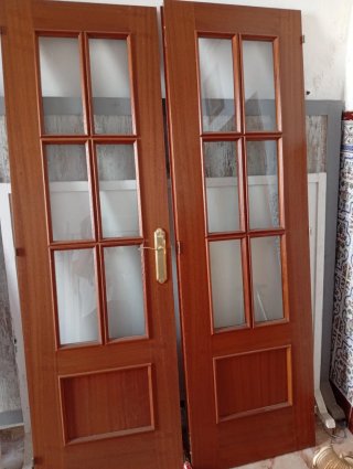 2 Puertas de Madera con Cristal. 20 euros cada una