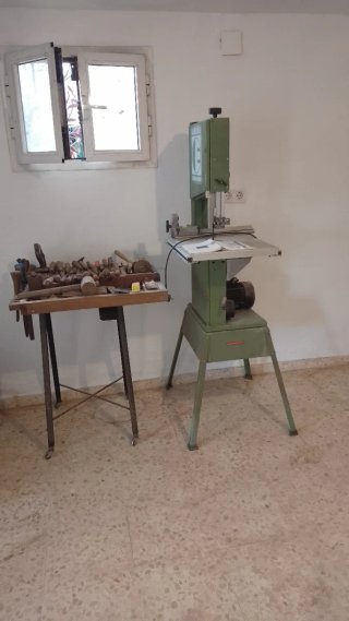 Sierra de cinta Elektra Beckum y herramientas