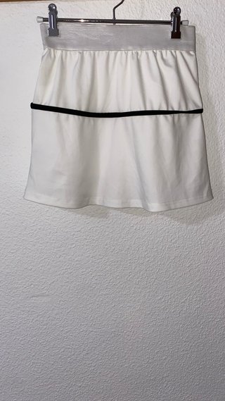 Falda deportiva blanca