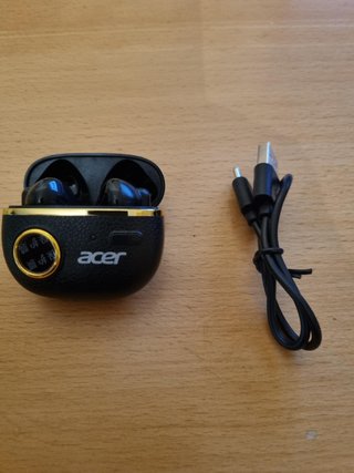 L'immagine mostra gli auricolari wireless Acer OHR