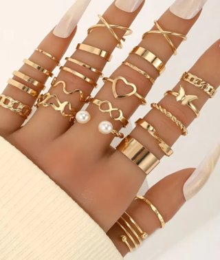 Juego de anillos dorados minimalistas
