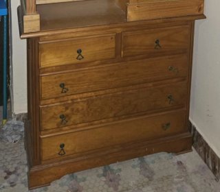 Cómoda de madera clásica