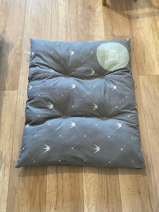 Letto per cani di taglia media con design a corona