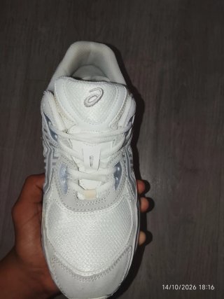Zapatillas Asics Gel Blancas y Plateadas