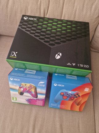 Xbox Series X + 1TB Memoria + 2 Mandos