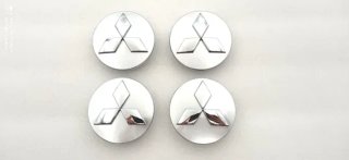 4 centros de rueda Mitsubishi 60 mm plata