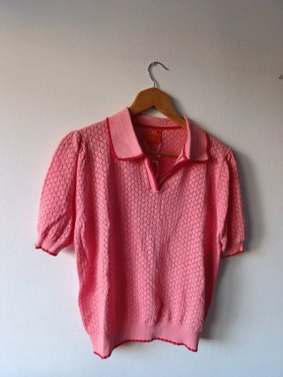 Polo de punto rosa SMILE. Sin estrenar.