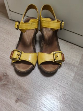 Sandalias Clarks Amarillas