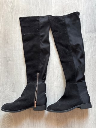 Botas Altas Negras por encima de la rodilla