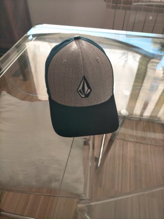 Gorra Volcom S/M Cerrada Sin Usar