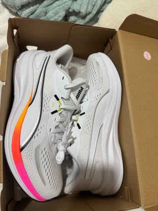 Zapatillas Running Puma Blancas y Rosas