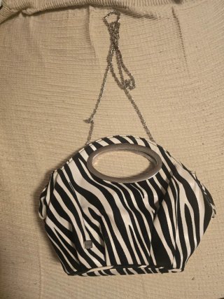 Bolso fiesta cebra con pañuelo y cadena