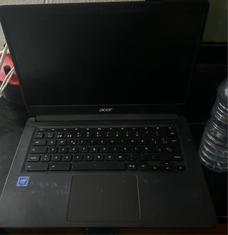 Portátil Acer Sin cargador. Es tipo c