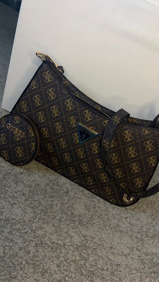 Bolso Guess Marrón con Monedero