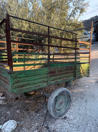 Remolque agrícola con laterales altos