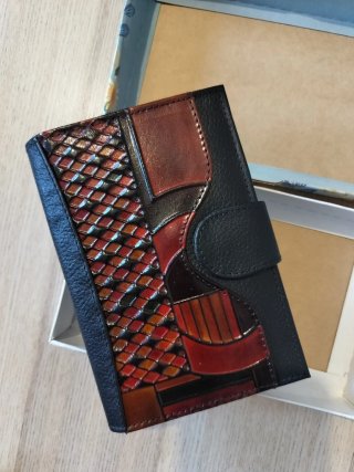 Cartera de cuero artesanal