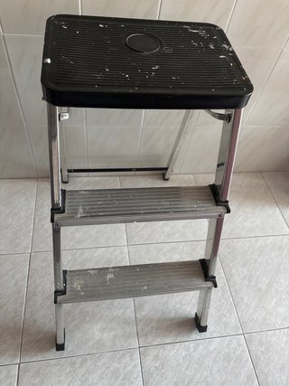 Escalera metálica de 3 peldaños