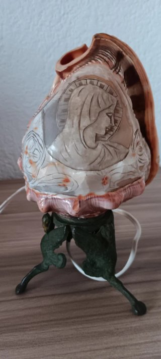Lámpara vintage caracola camafeo