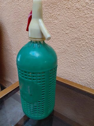 Sifón Antiguo de Vidrio con Rejilla