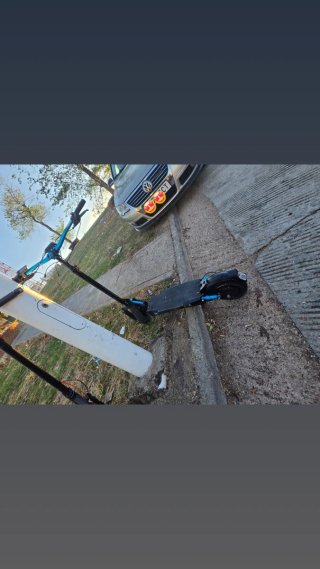 Patinete Eléctrico Negro y Azul