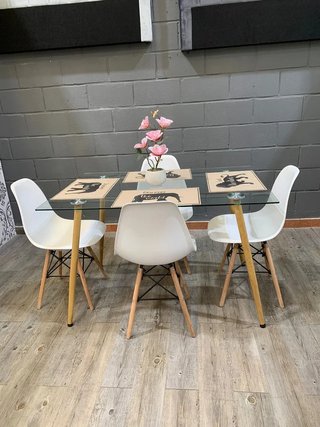 Mesa Cristal Nuevo 140cm con 4 Sillas Nordicas