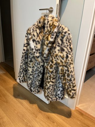 Chaquetón de pelo sintético leopardo