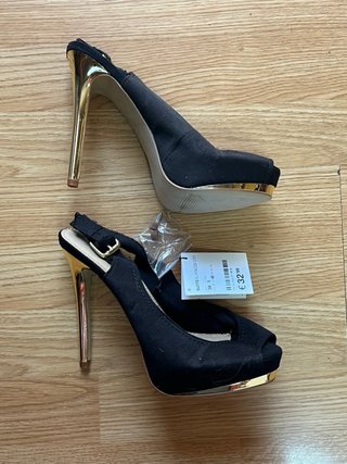 Tacones Suiteblanco Negros y dorado Talla 38