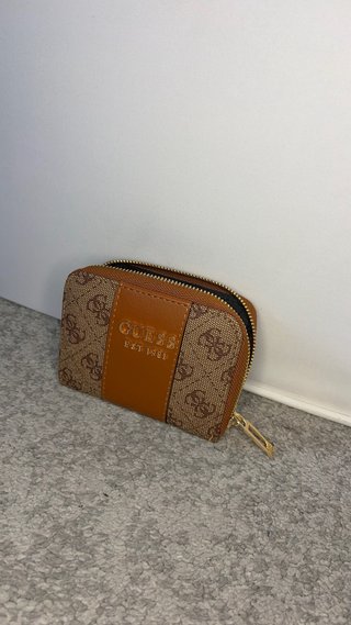 Monedero Guess Marrón