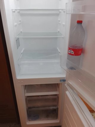 Nevera con 4 meses de uso y microondas usado 2 vec
