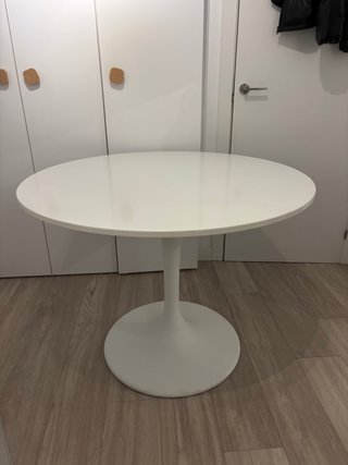 Mesa redonda blanca pie central