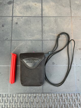 Telémetro Láser Nikon con Funda