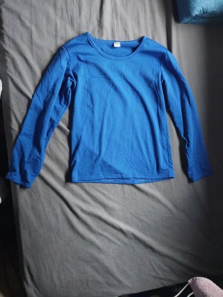 Camiseta azul forro manga larga